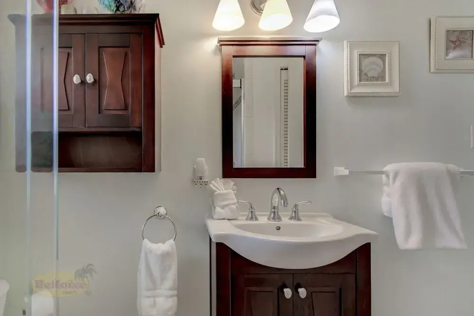 Water Lover's Paradise - Weekly Rental 2 Bedroom Home by Redawning