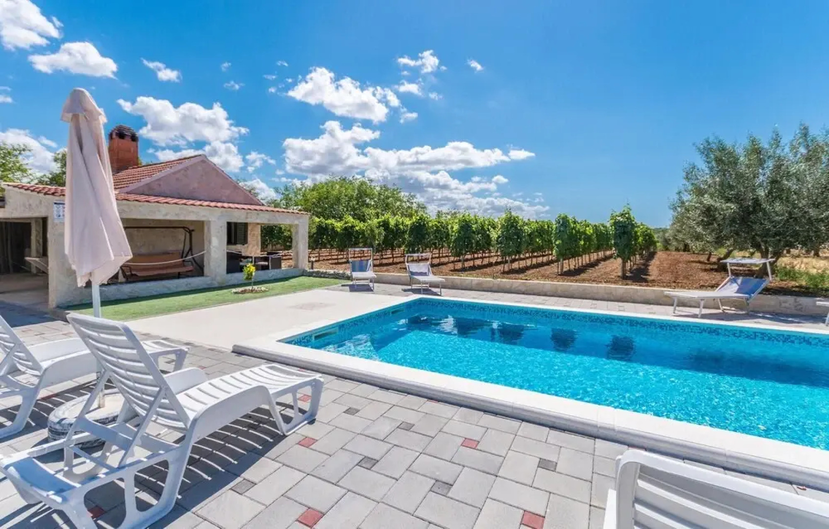 Amazing Apartment in Donje Rastane With 3 Bedrooms, Wifi and Outdoor Swimming Pool