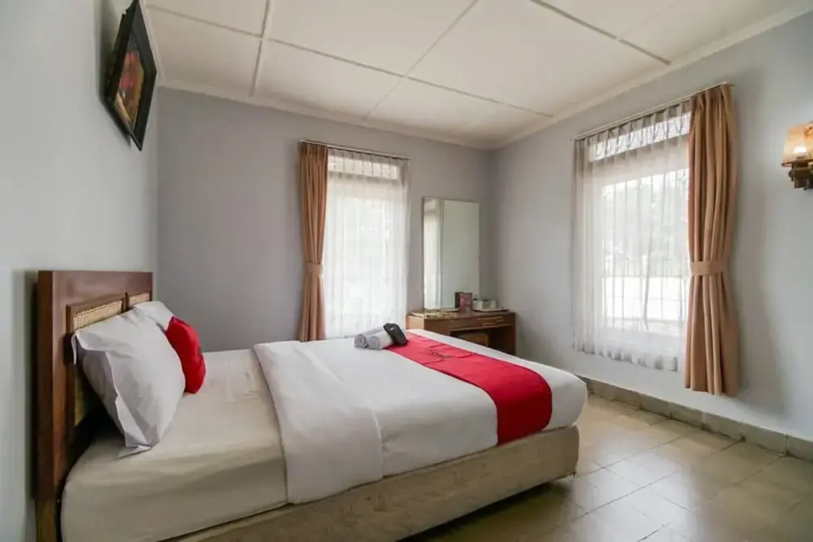 RedDoorz near Ngarai Sianok Bukittinggi