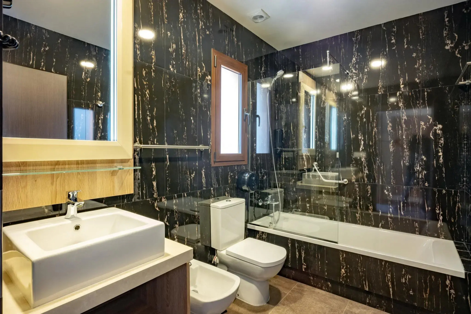 Hotel Admiral Casino & Lodge