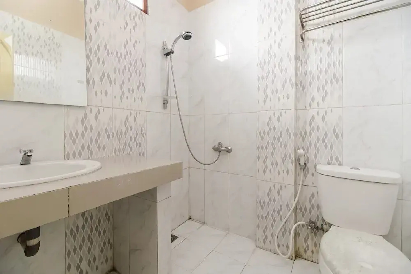 Wisma Sibayak Guest House by RedDoorz