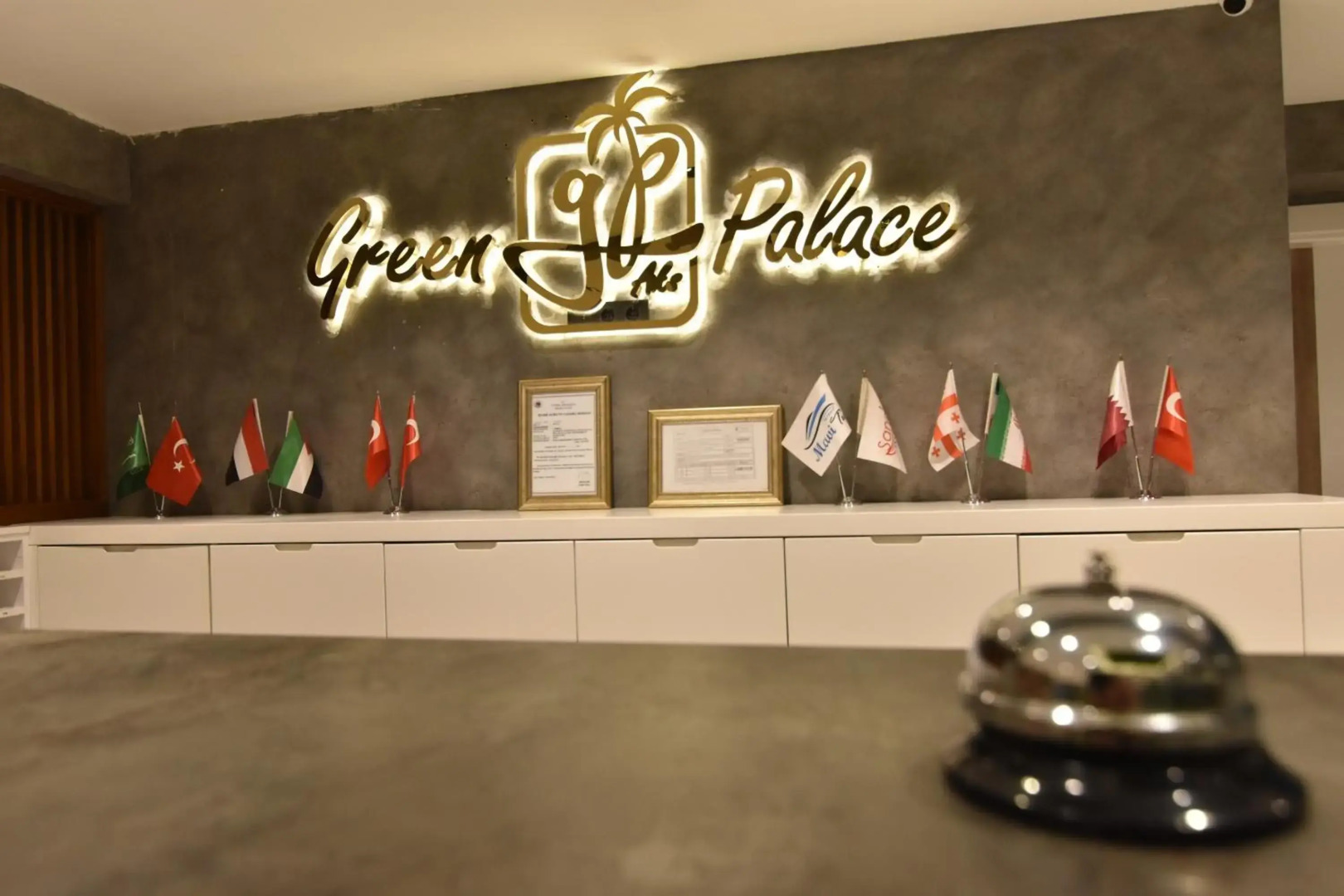 Отель Green Palace Suite 