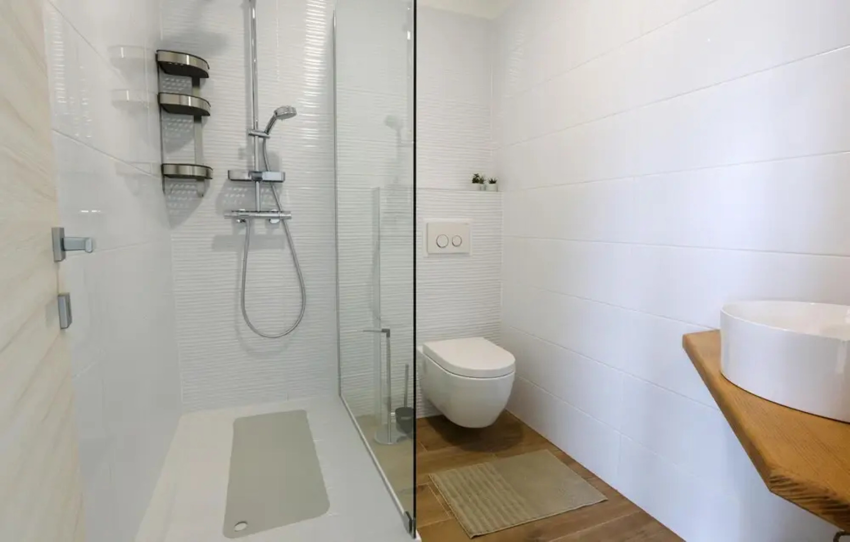 Amazing Home in Donje Sitno with Outdoor Swimming Pool, Hot Tub & 4 Bedrooms