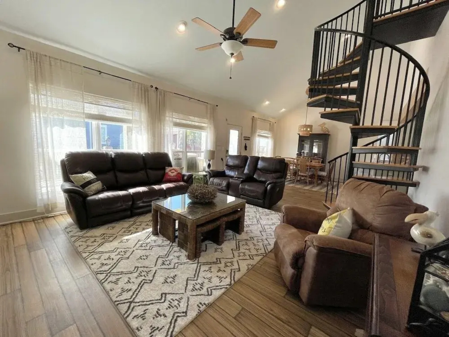 Ocean's Edge 4 Bedroom Home by RedAwning