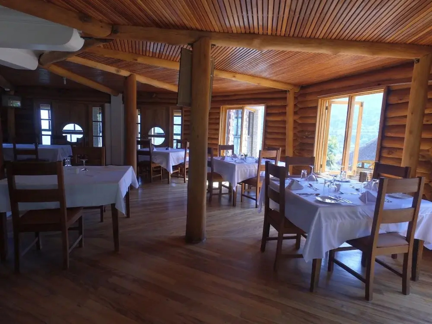 Trackers Safari Lodge Bwindi