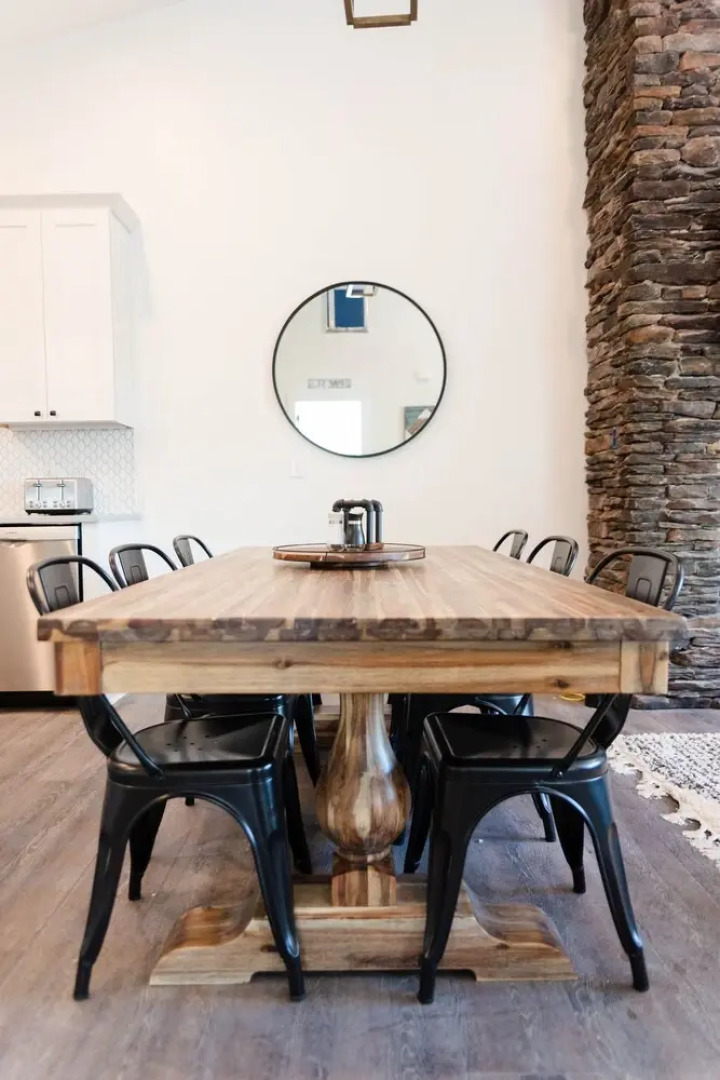 Cardinal at Main and Pine