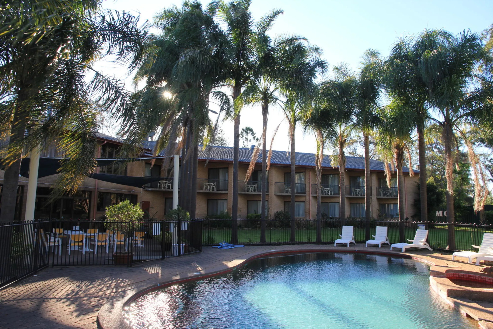 Charbonnier Motor Inn