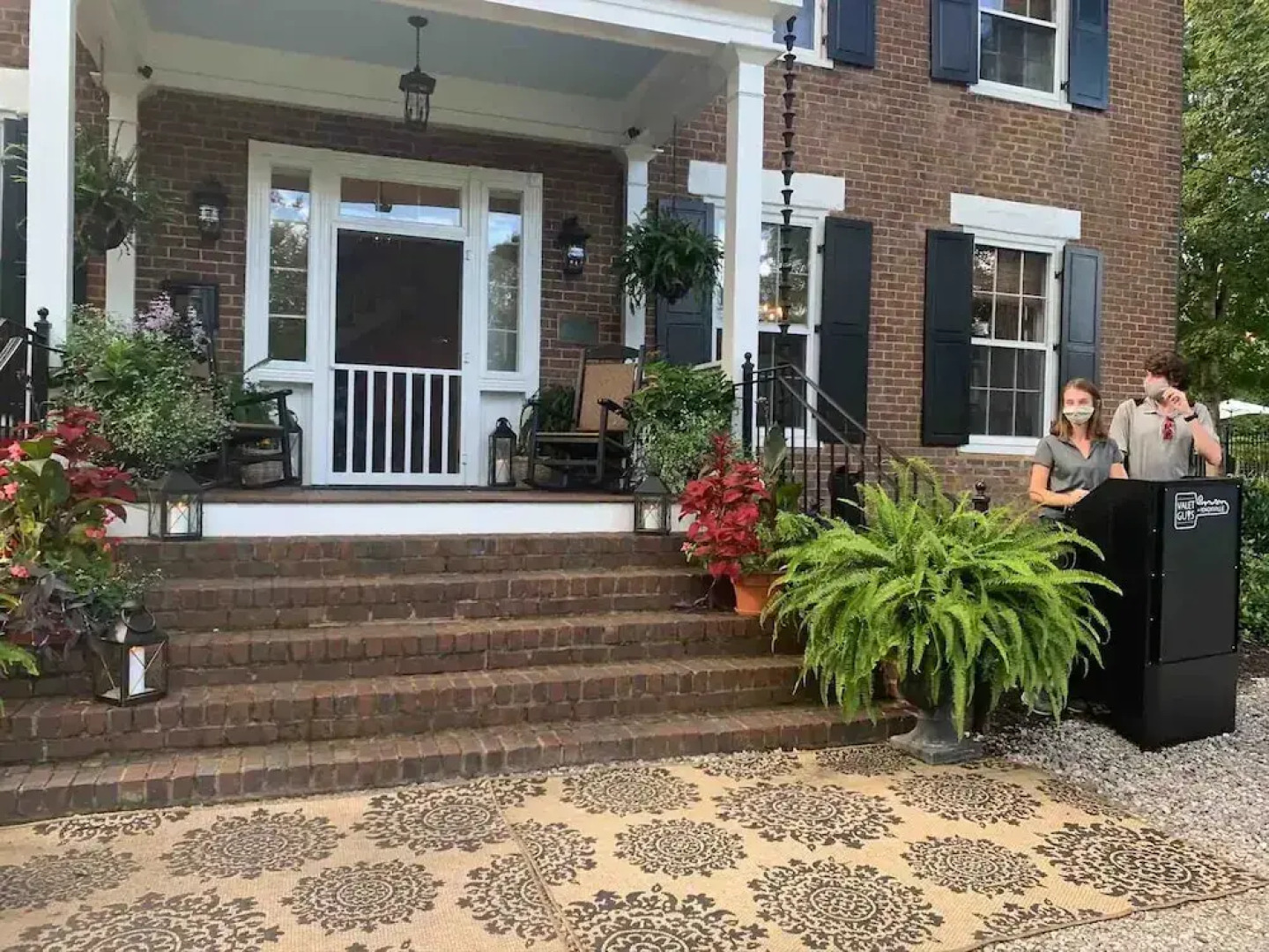 Historic Boyd Harvey House and Grounds 2 Bedroom Home by RedAwning