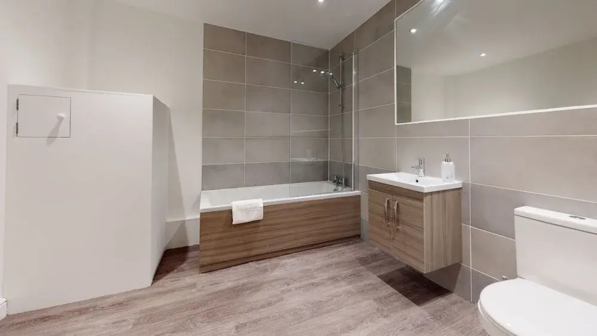 Bridge Apartments by Karah Suites