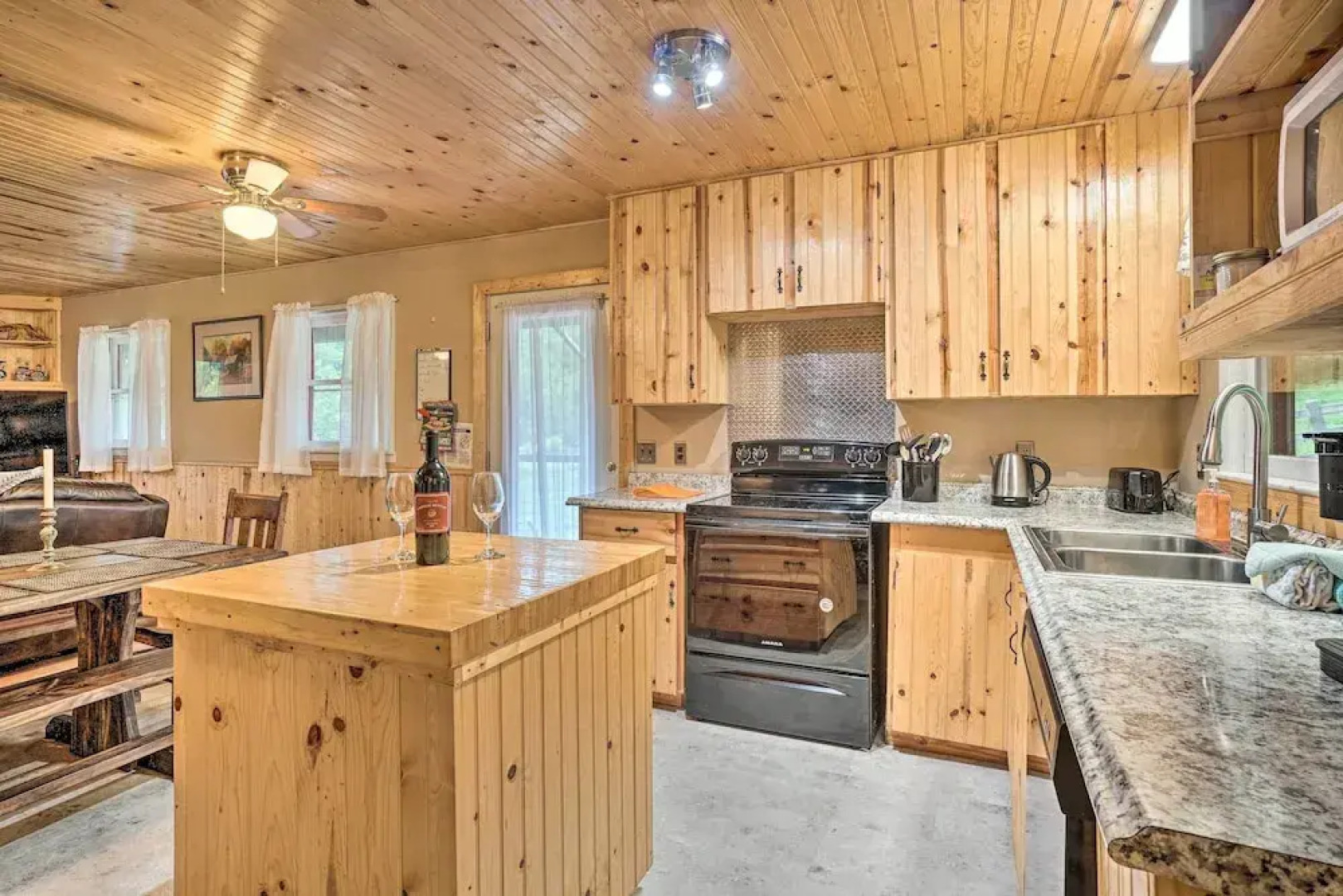 Hot Tub & Fire Pit: Pet-friendly Clayton Escape!