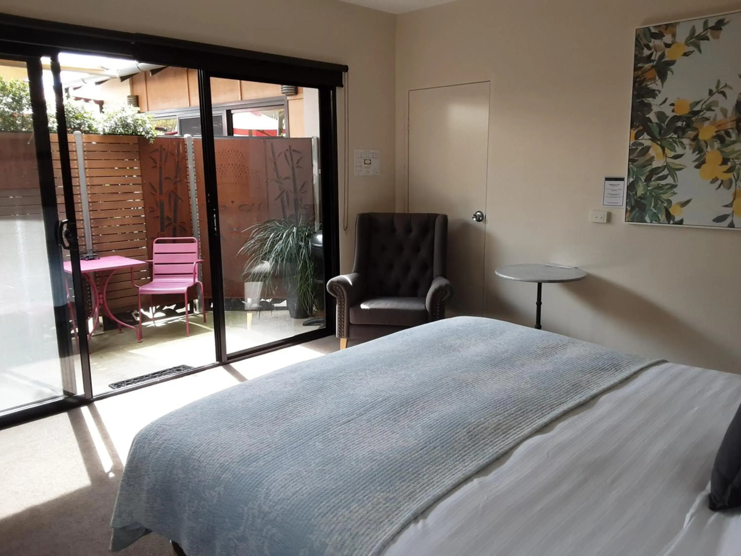 Adelphi Apartment 2- Poolside or Apartment 2A- King Studio