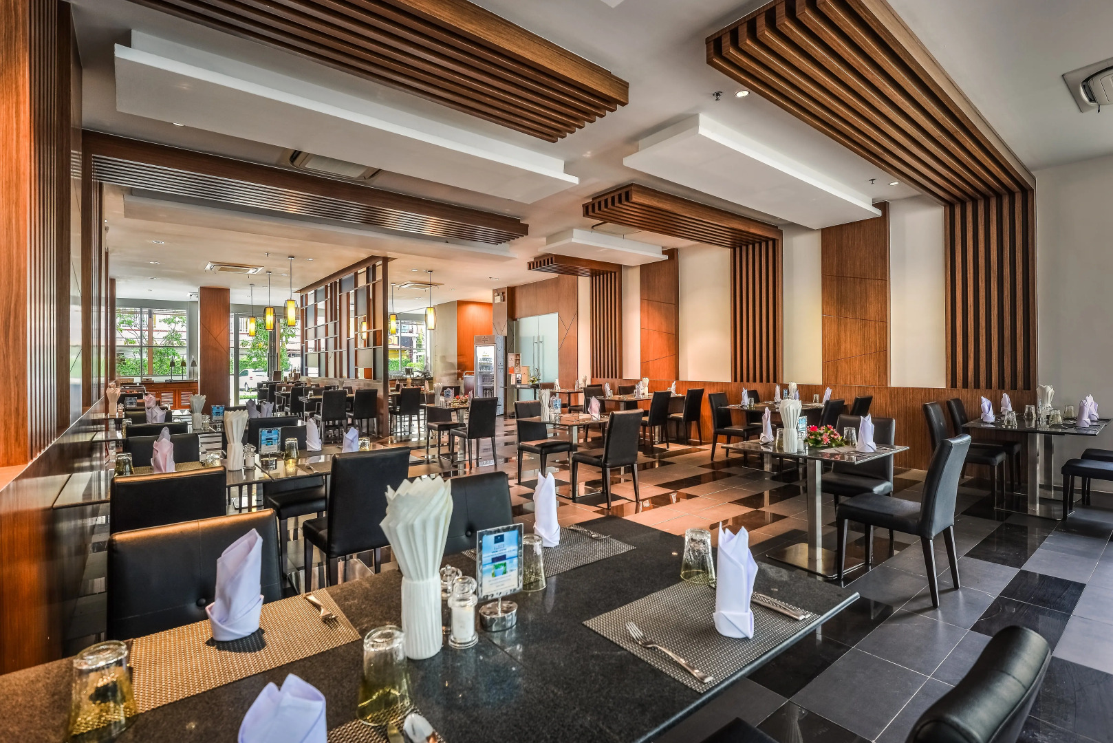 Курортный отель Fishermen's Harbour Urban Resort