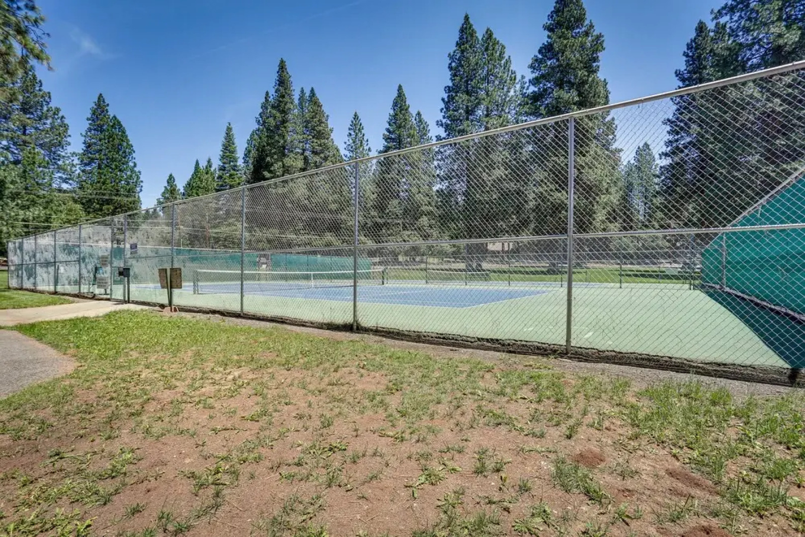 Lake Almanor Cabin w/ Deck & Beach Access