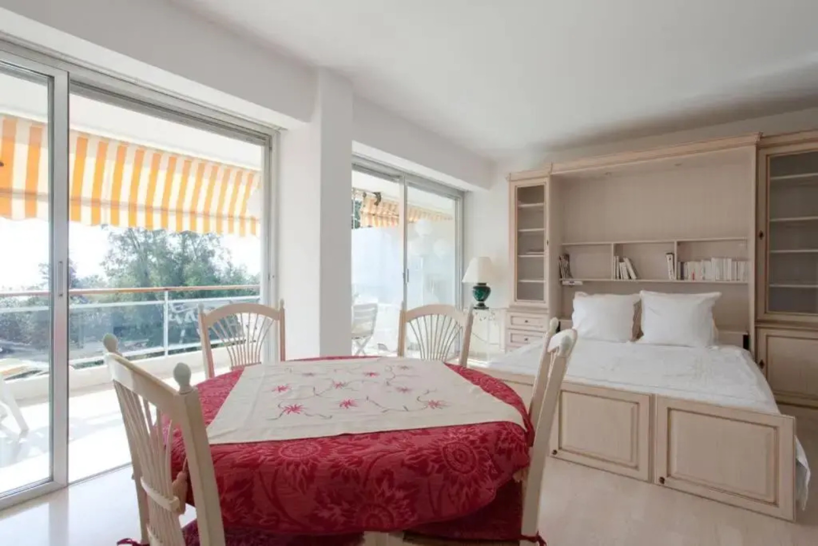 STUDIO STANDING VUE MER 2 PERS. 5 min.CANNES