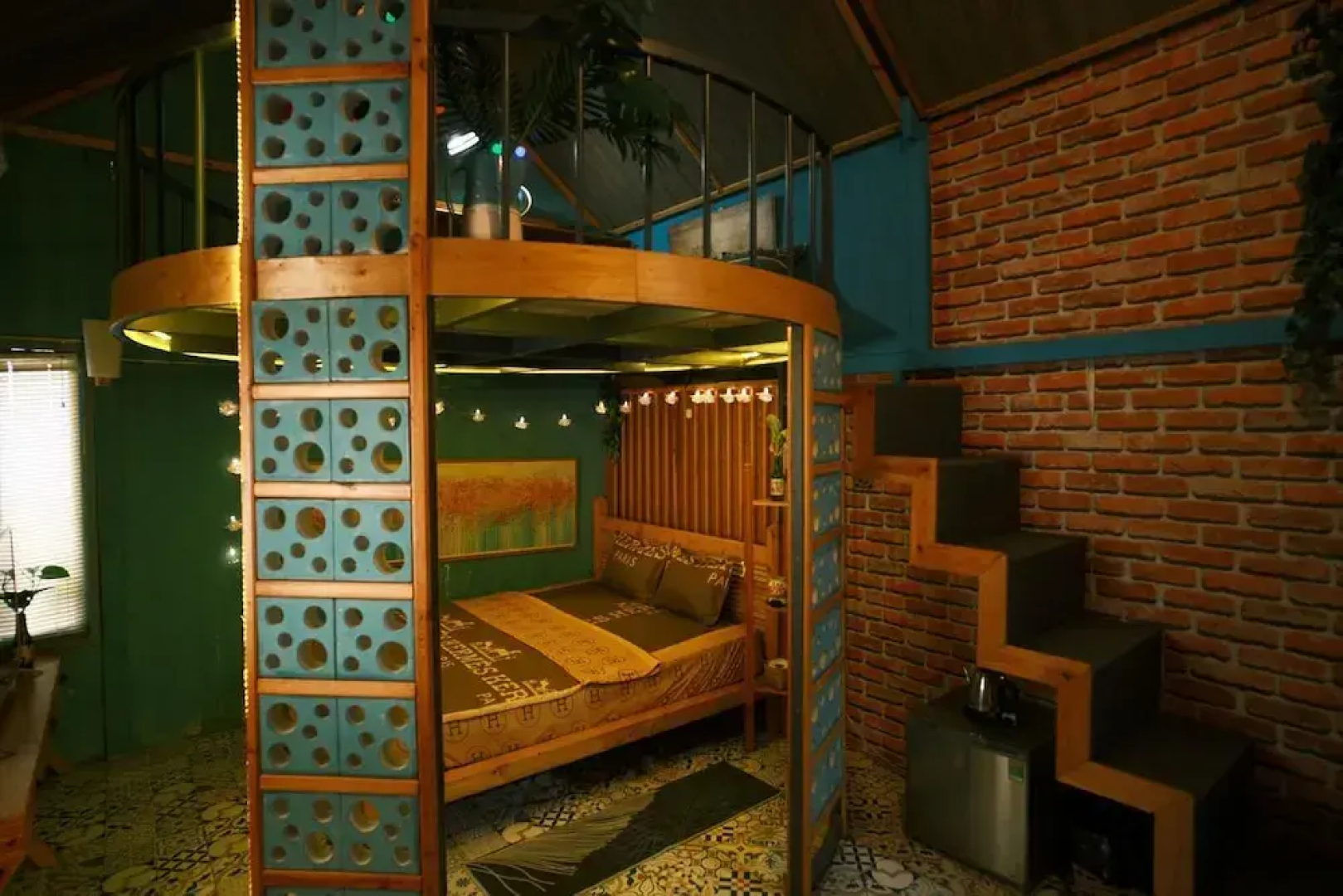 1984 Hotel Kien Giang