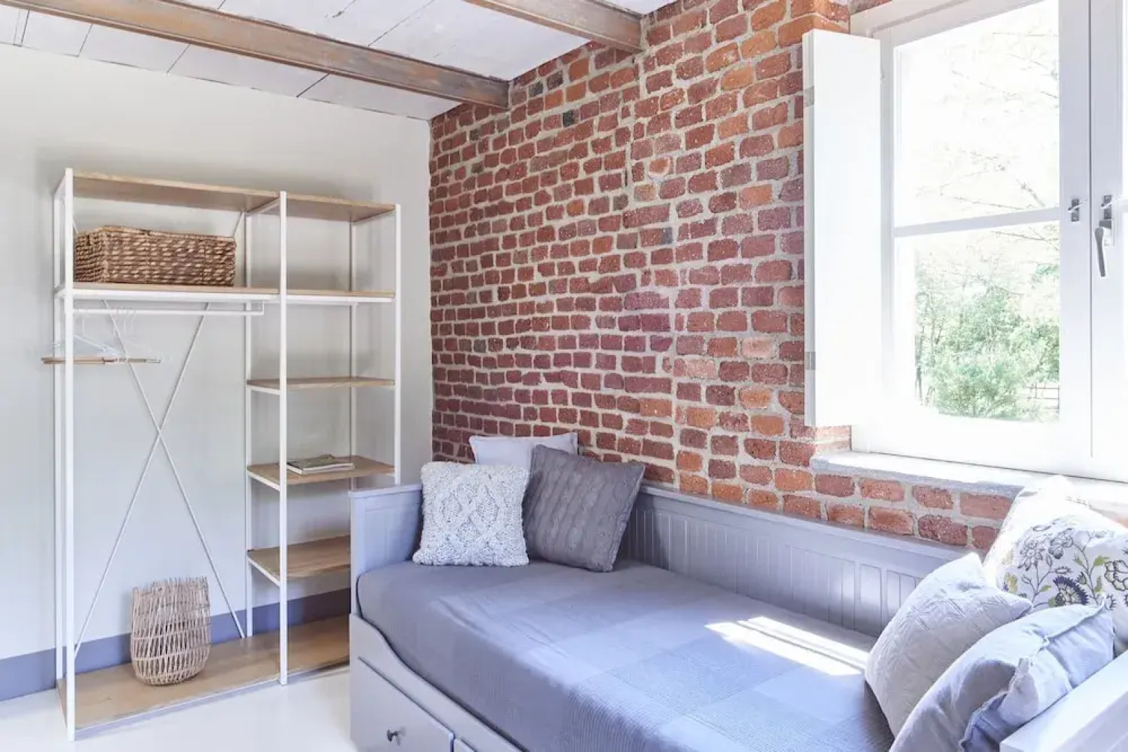 AQVAE Unconventional Country House