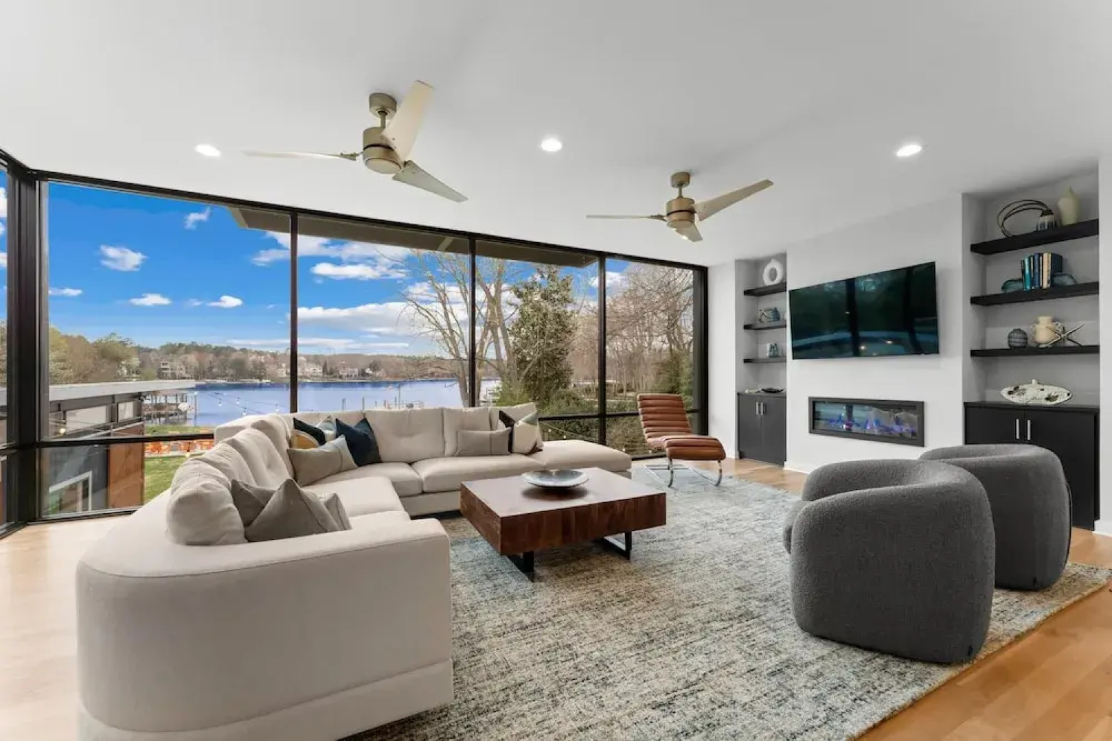 Blue Haven W/game Room, Hot Tub & Optional Boat Rental