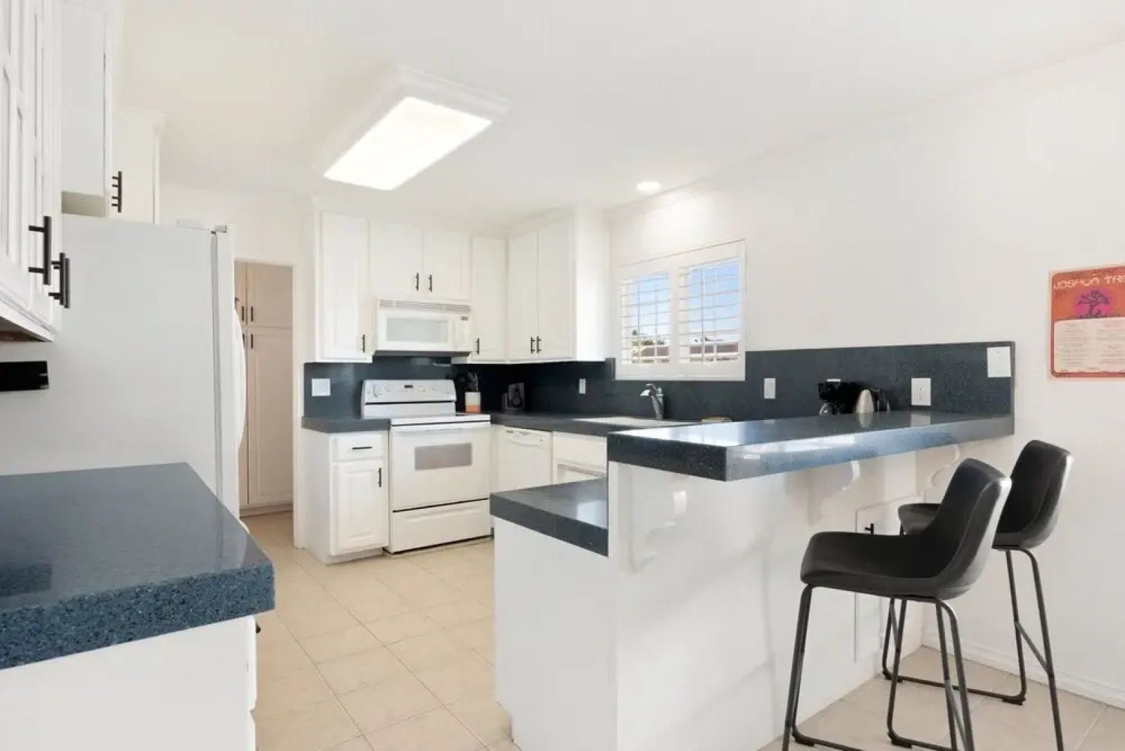 Roadrunner Inn - Pool, Hot Tub, Bbq And Fire Pit! 2 Bedroom Home by RedAwning