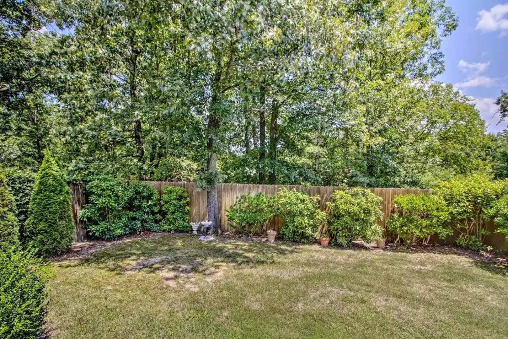 Pet-friendly Home w/ Yard: 9 Mi to Table Rock Lake