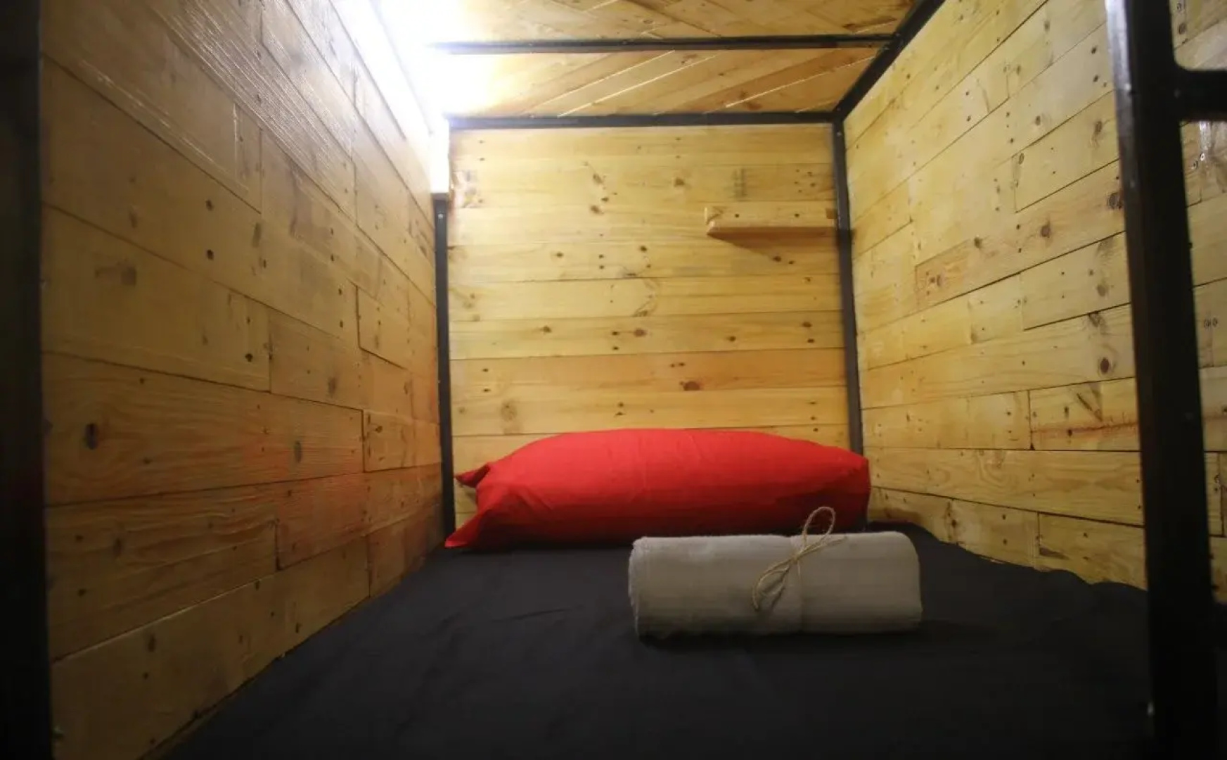 THE BUNK BACKPACKERS HOSTEL by fleur