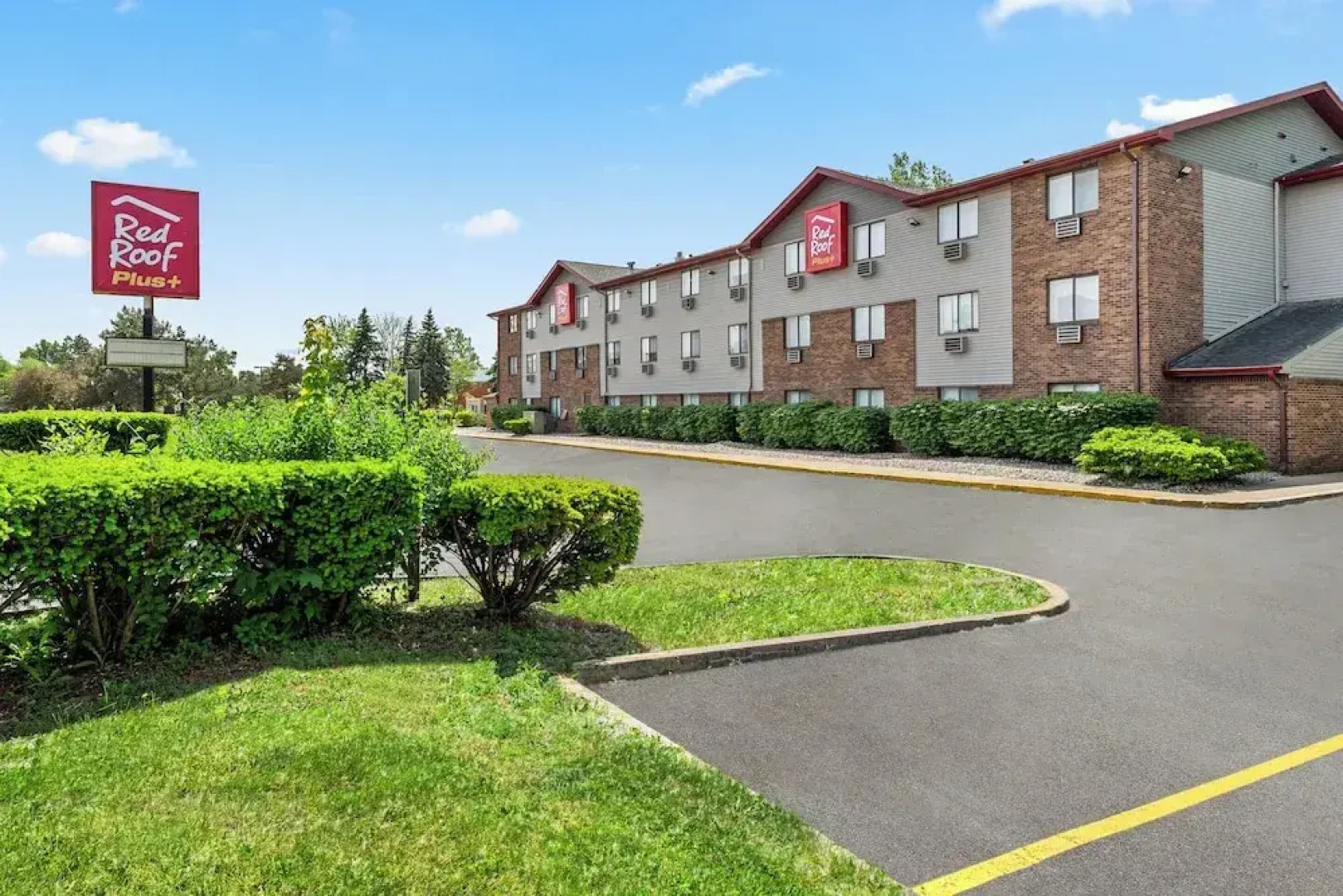 Red Roof PLUS+ Belleville