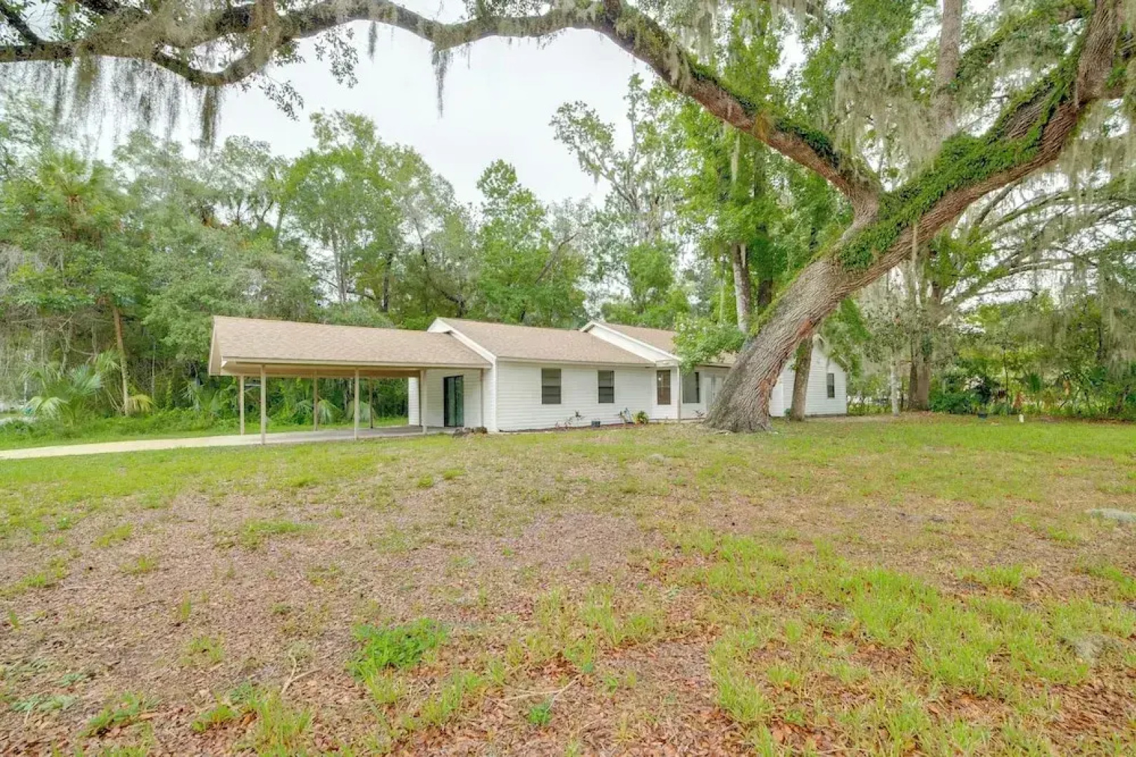 Swim, Hike & Kayak: Crystal River Retreat w/ Yard!