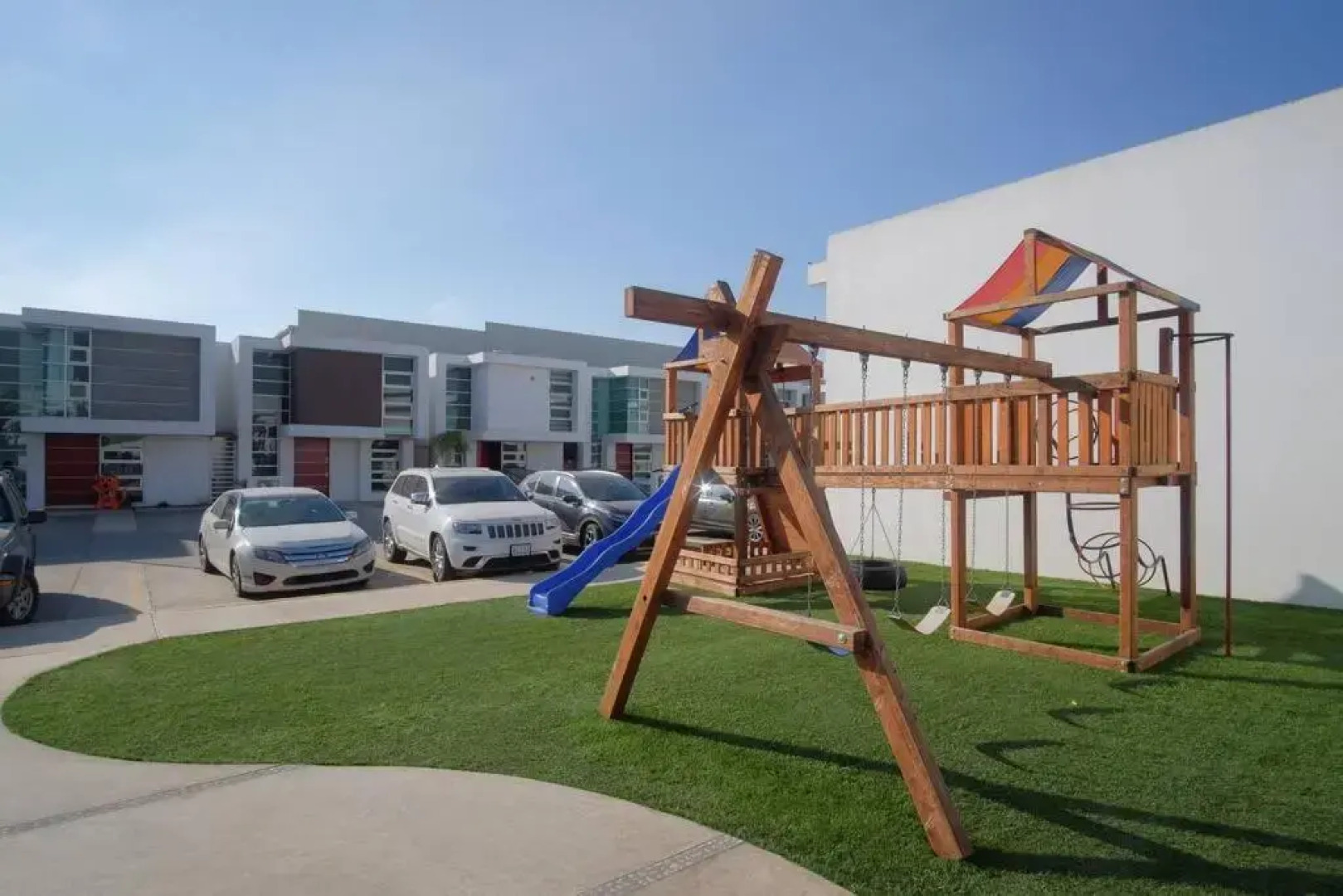 New House / VIP / 1 Block to the Beach