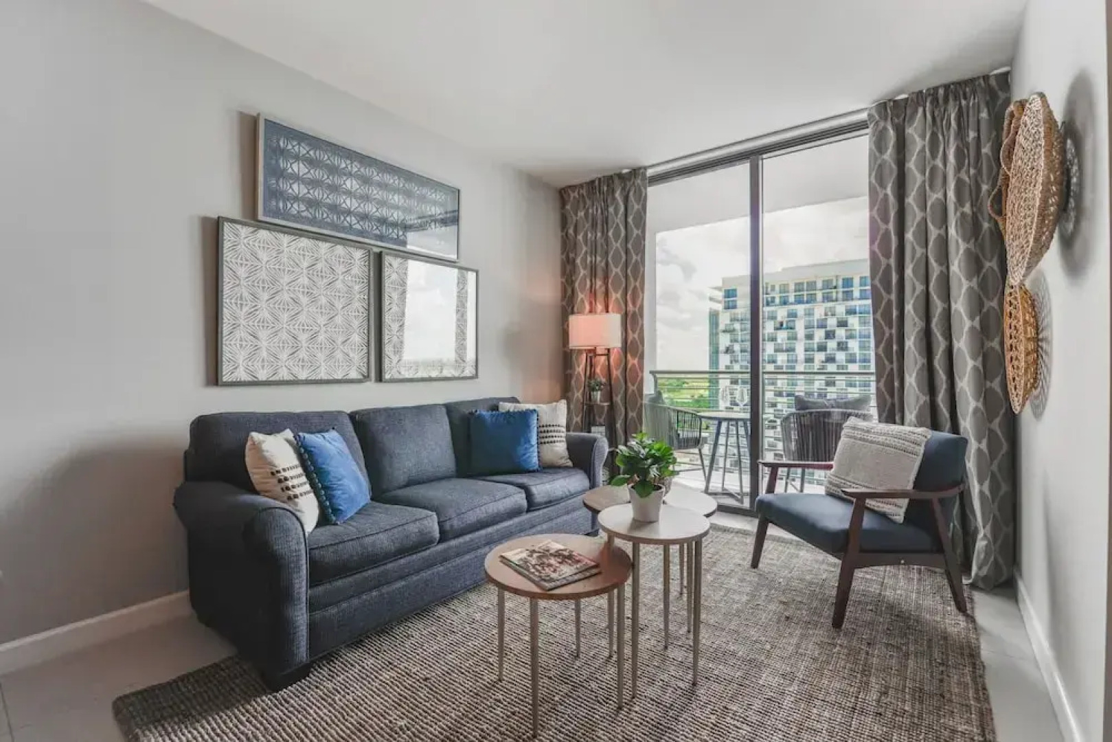 Downtown Doral Condo w-Free Parking