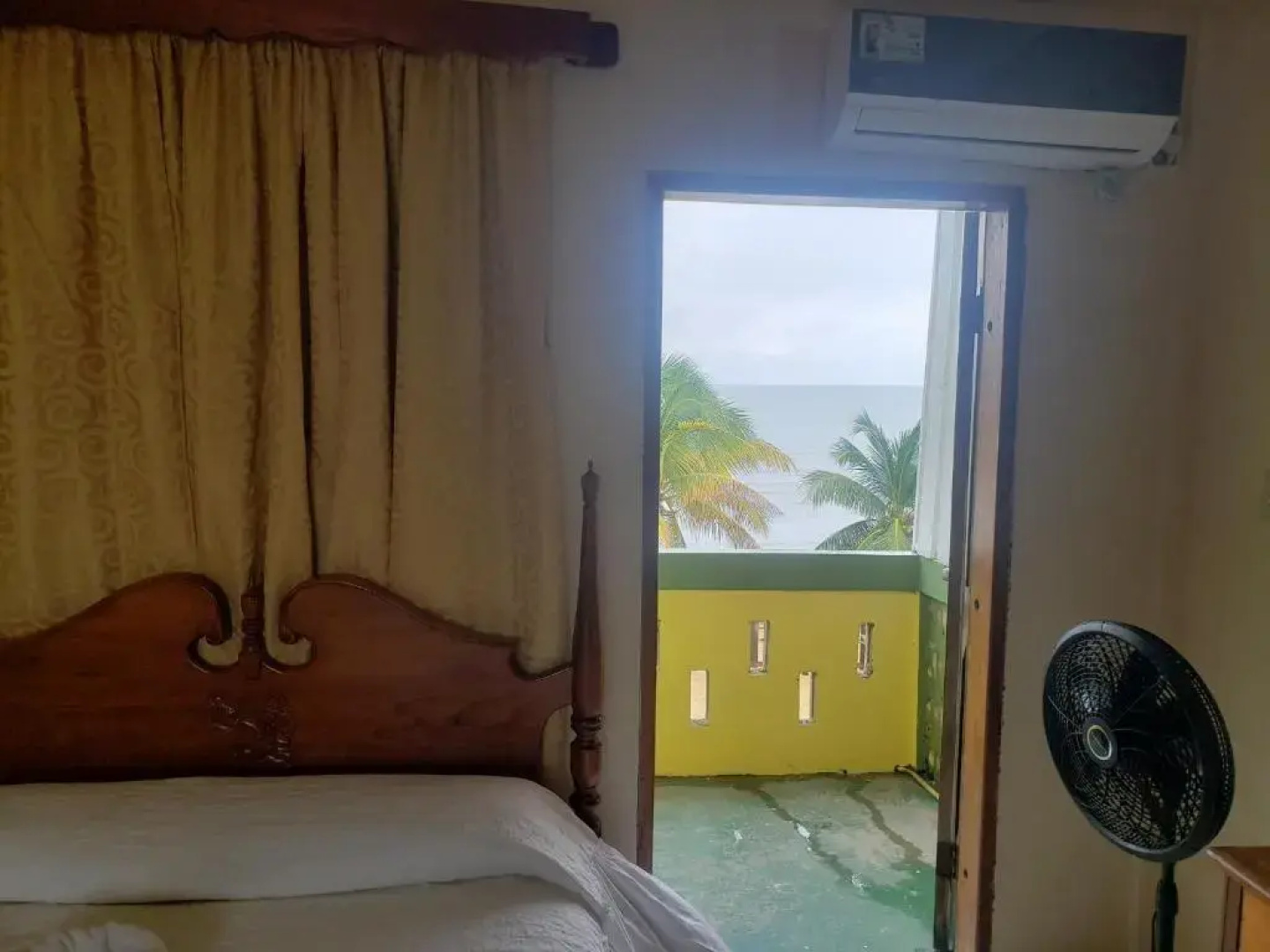 Pal's on the beach - A Gold Standard Hotel