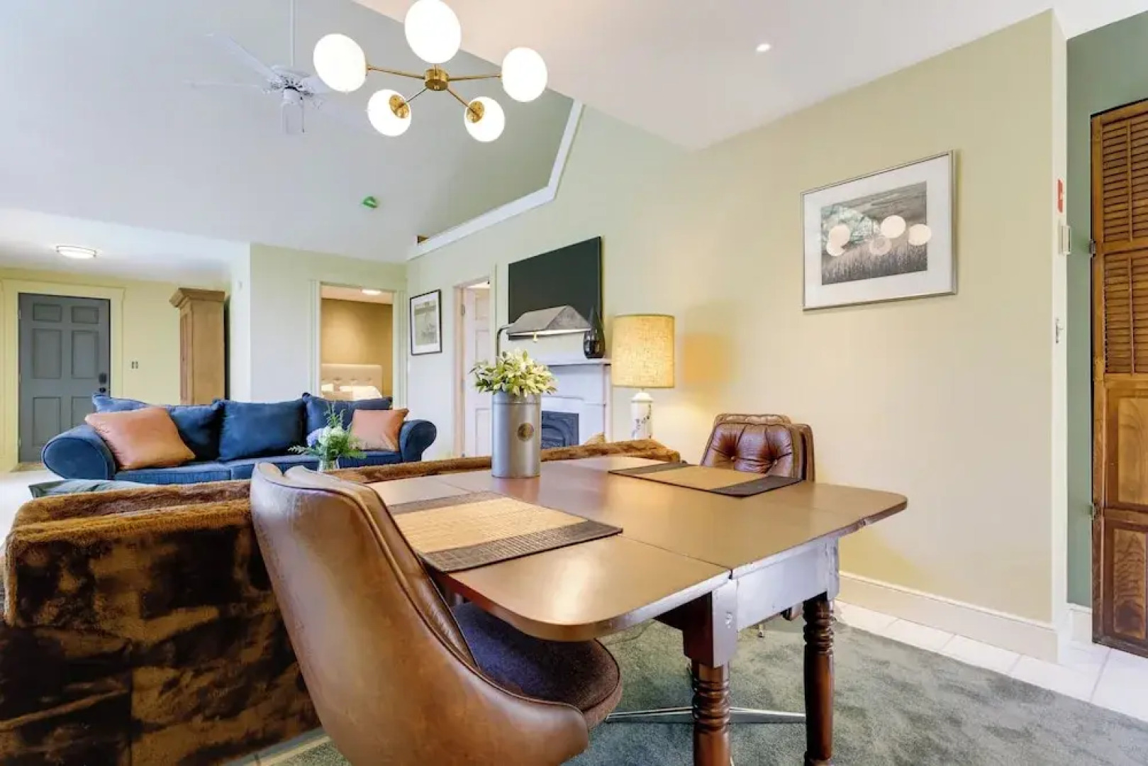 Beautiful & Historic Cottage, Steps to Elm Park