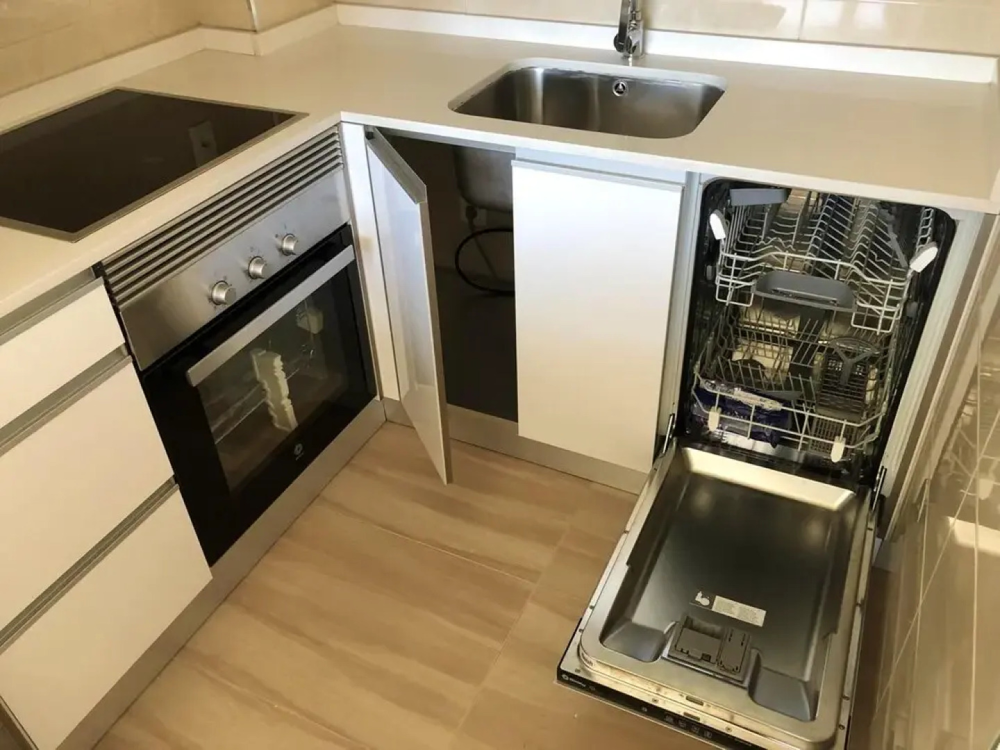 Apartment With 2 Bedrooms in Illa de Arousa, With Wonderful sea View, Furnished Garden and Wifi - 600 m From the Beach