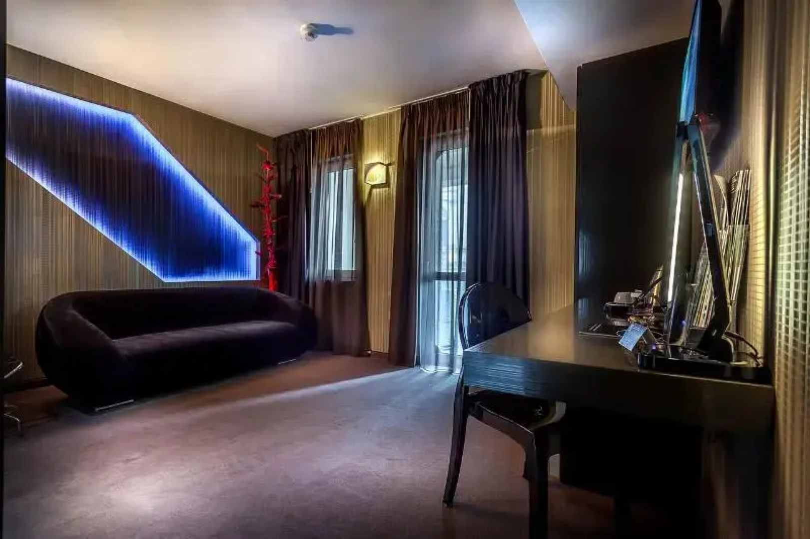 Plaza V Executive Hotel