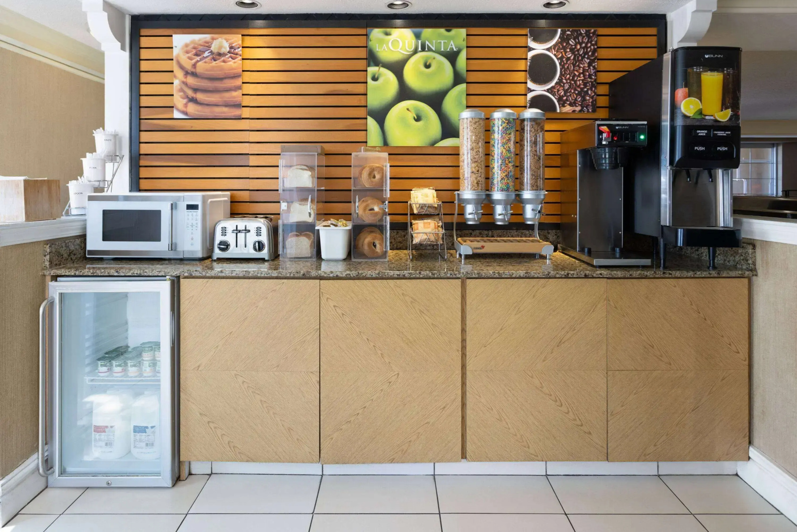 La Quinta Inn by Wyndham Pittsburgh Airport