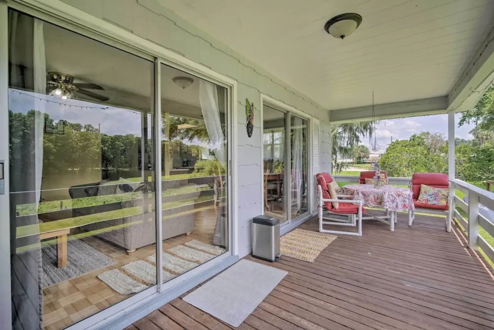 Docks + Balcony: Peaceful River Abode in Dunnellon