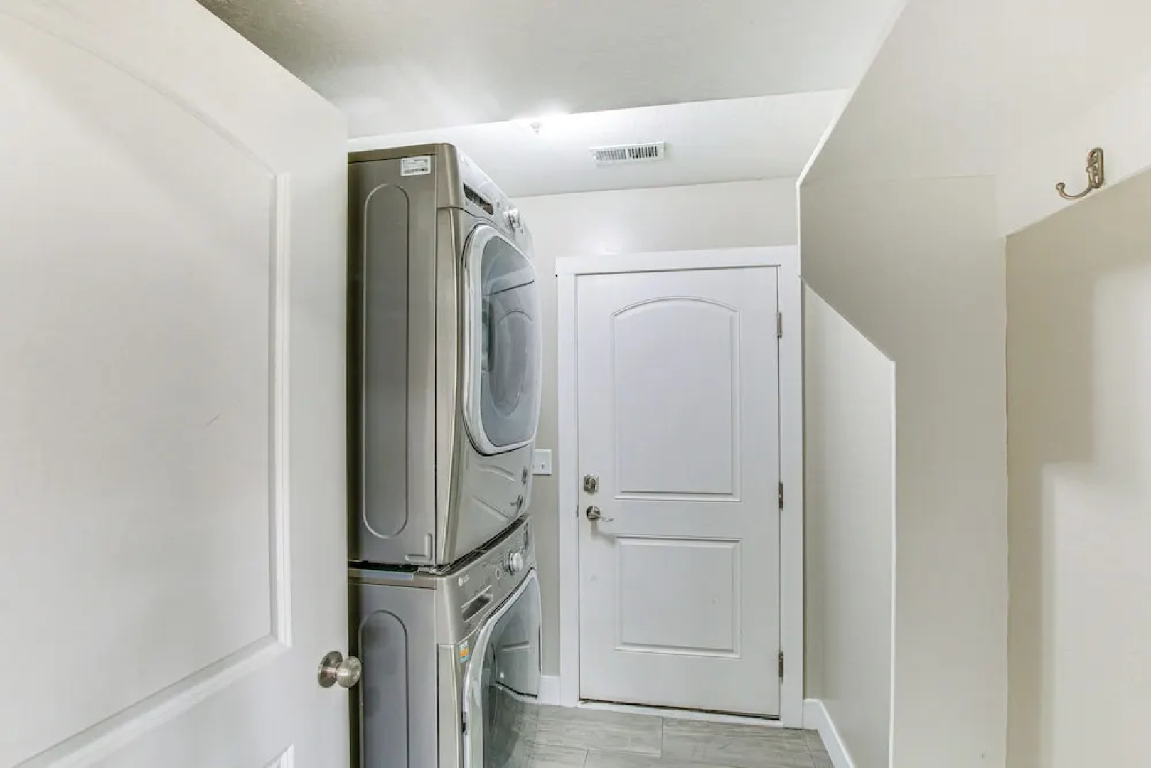 Utah Retreat w/ Patio, Gas Grill & Mountain Views!