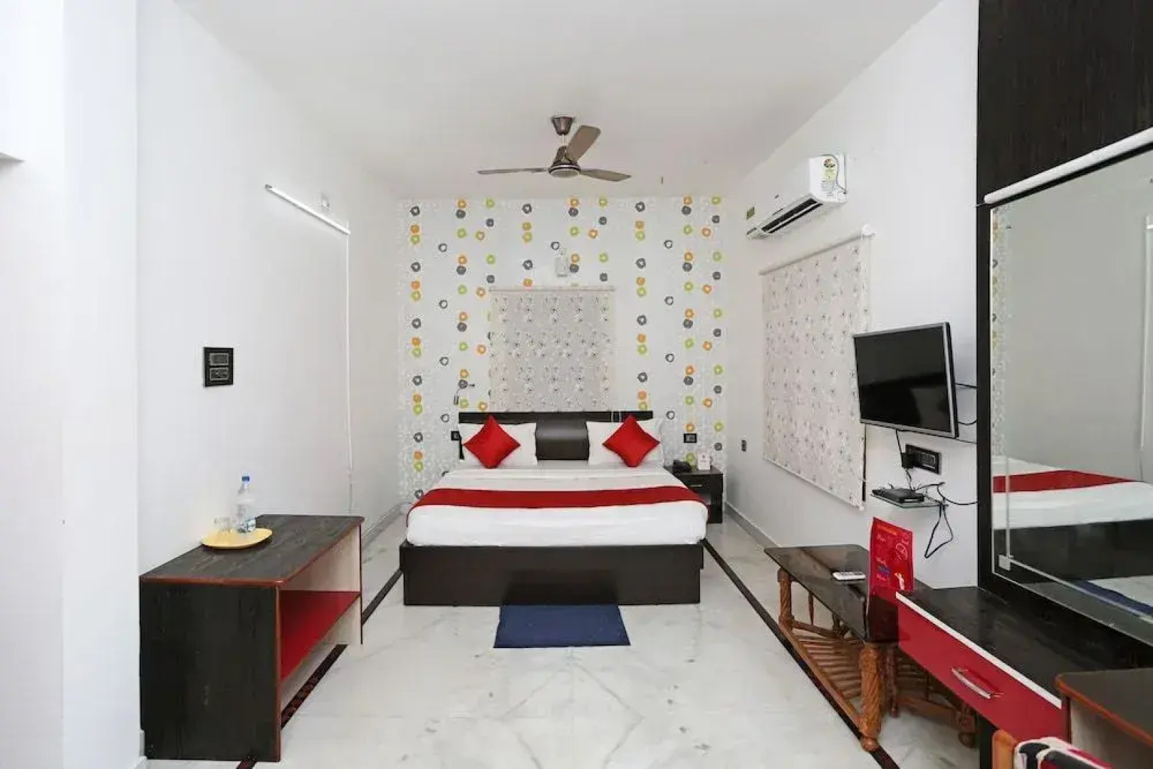 OYO 6680 Hotel Galaxy International