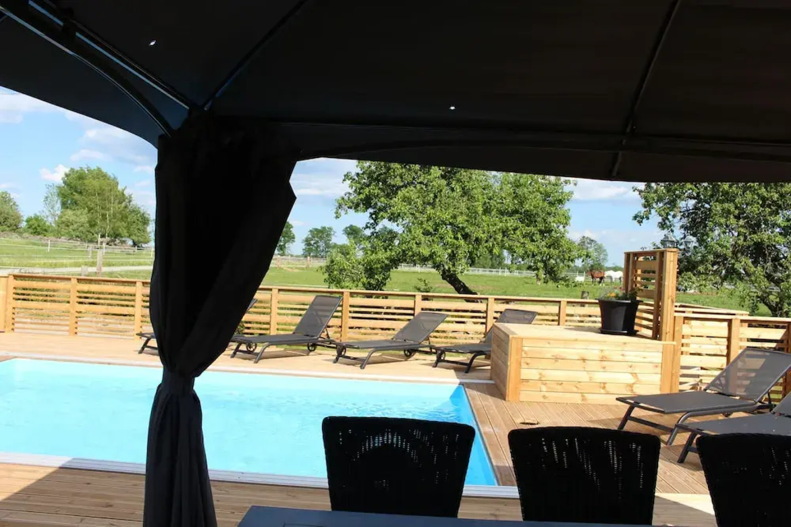 Semesterbyn Kåranäs