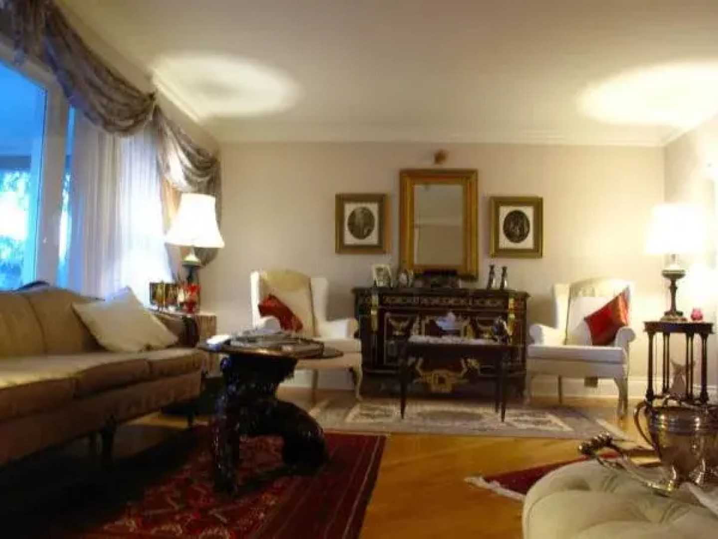 Les Diplomates B&B (Executive Guest House)