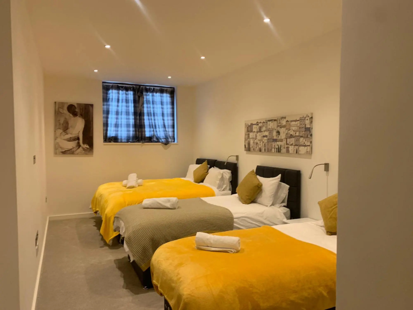 Spacious 1 Bed Luxury St Albans Apartment - Free WiFi & Movies also Free Parking.