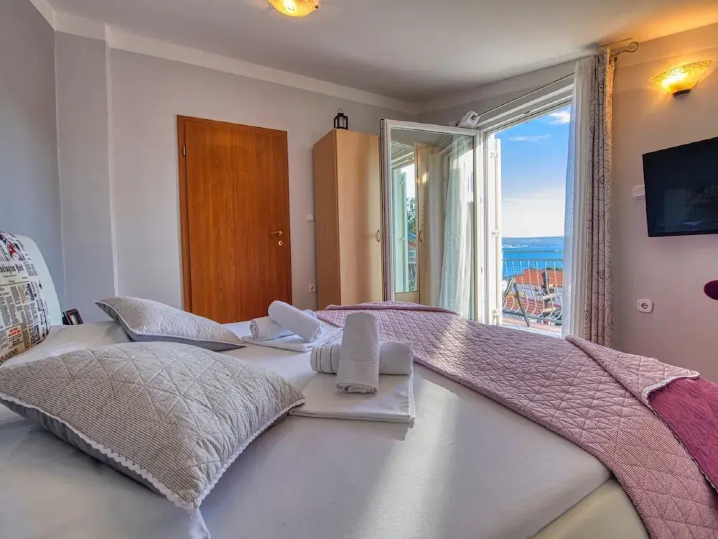 Beautiful Holiday Home With Private Pool, Nice Garden With Relax Area, Taverne