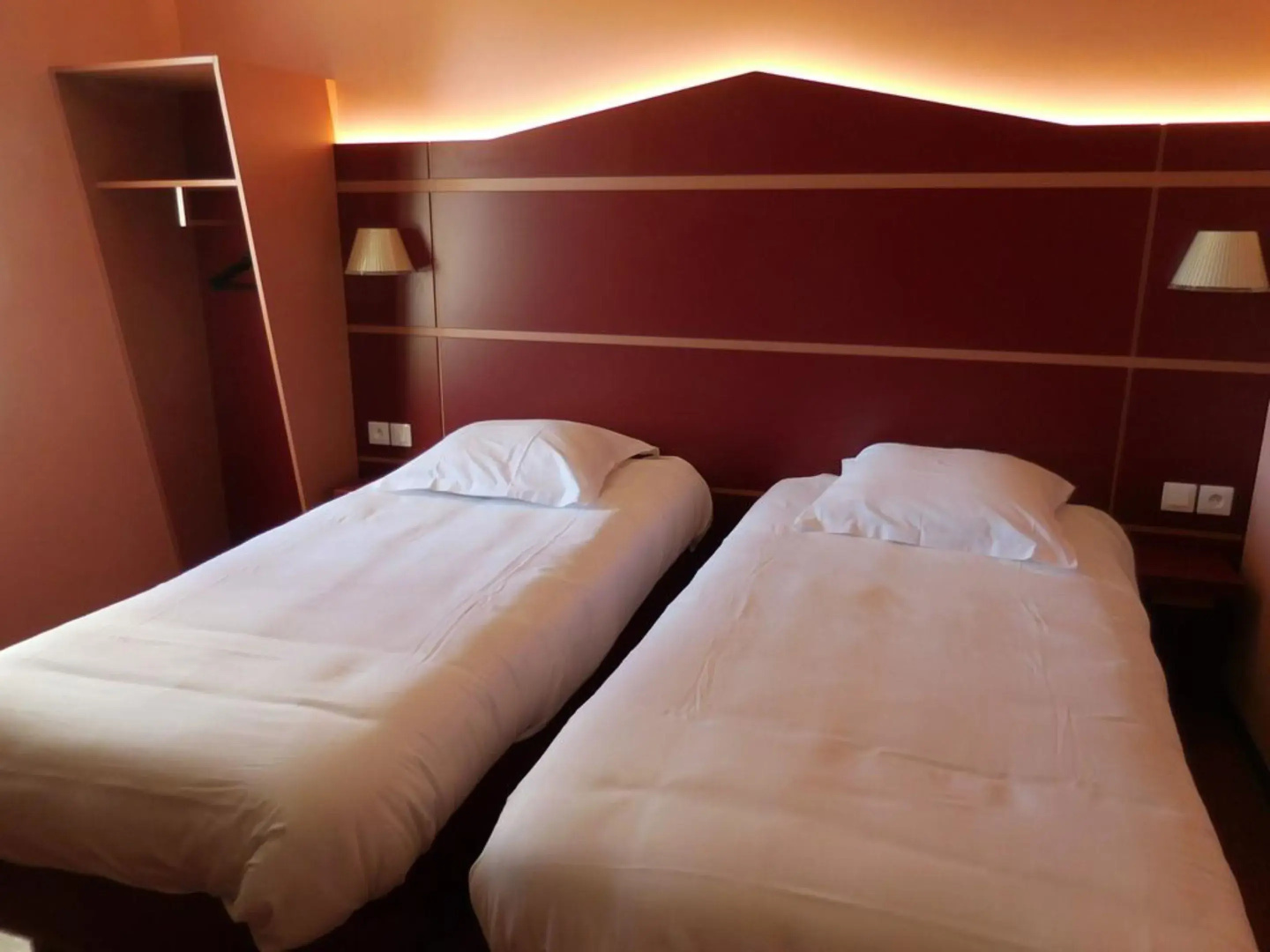 FastHotel Montmarault - Auberge du Grand Champ