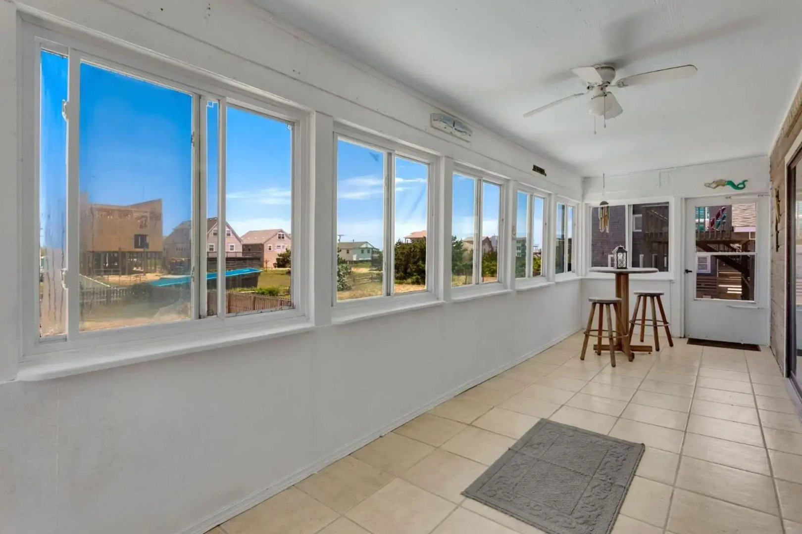 4122 - Blue White Haven