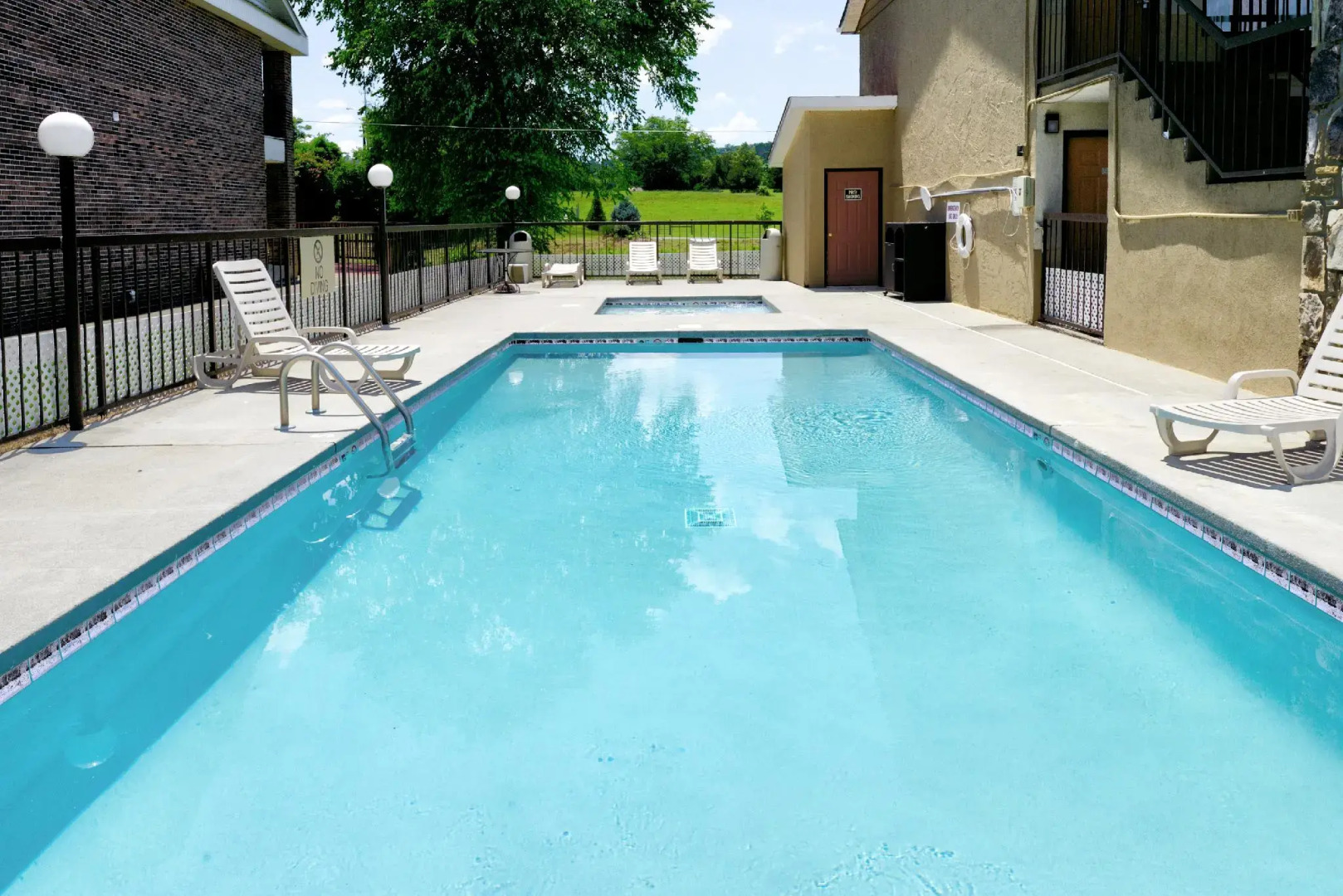 Econo Lodge Sevierville-Pigeon Forge on the River