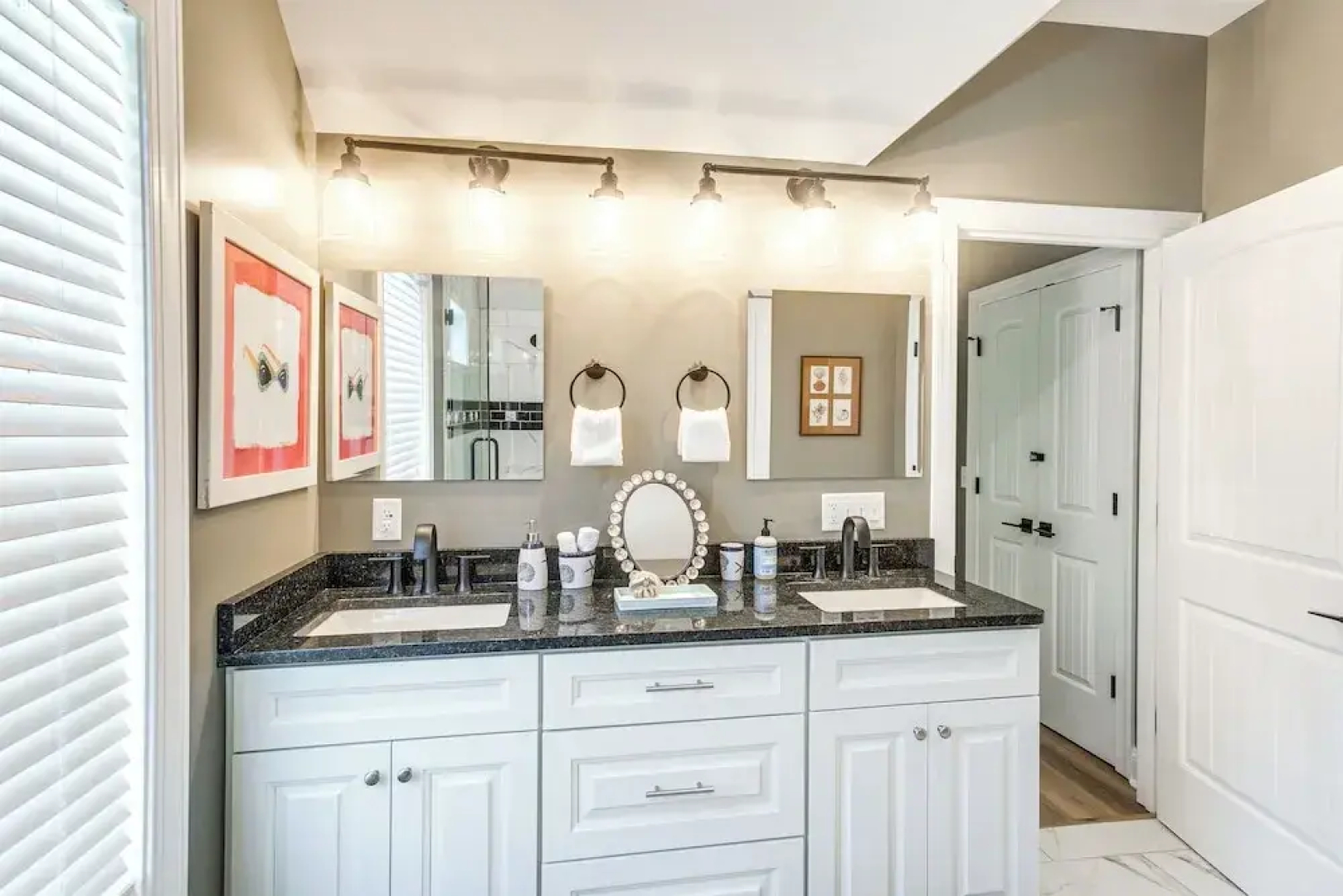 Walk to Public Beach: Hideaway in St Simons Island