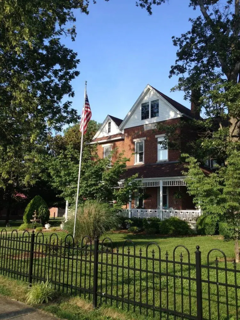 Victorian House Bed & Breakfast
