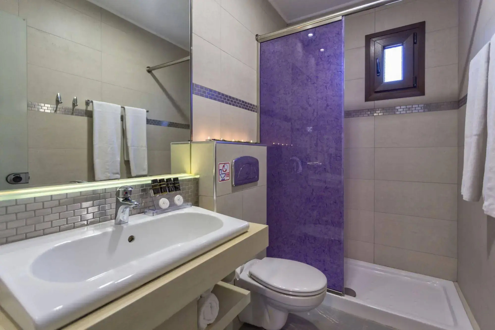 Lagomandra Beach & Suites