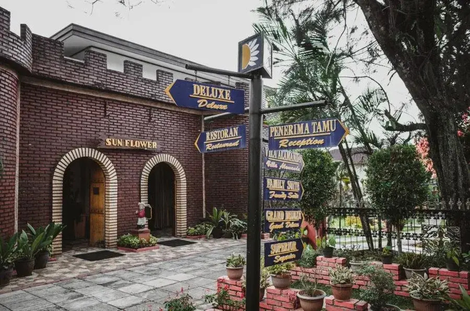 RedDoorz Plus @ Suryakencana Kota Sukabumi