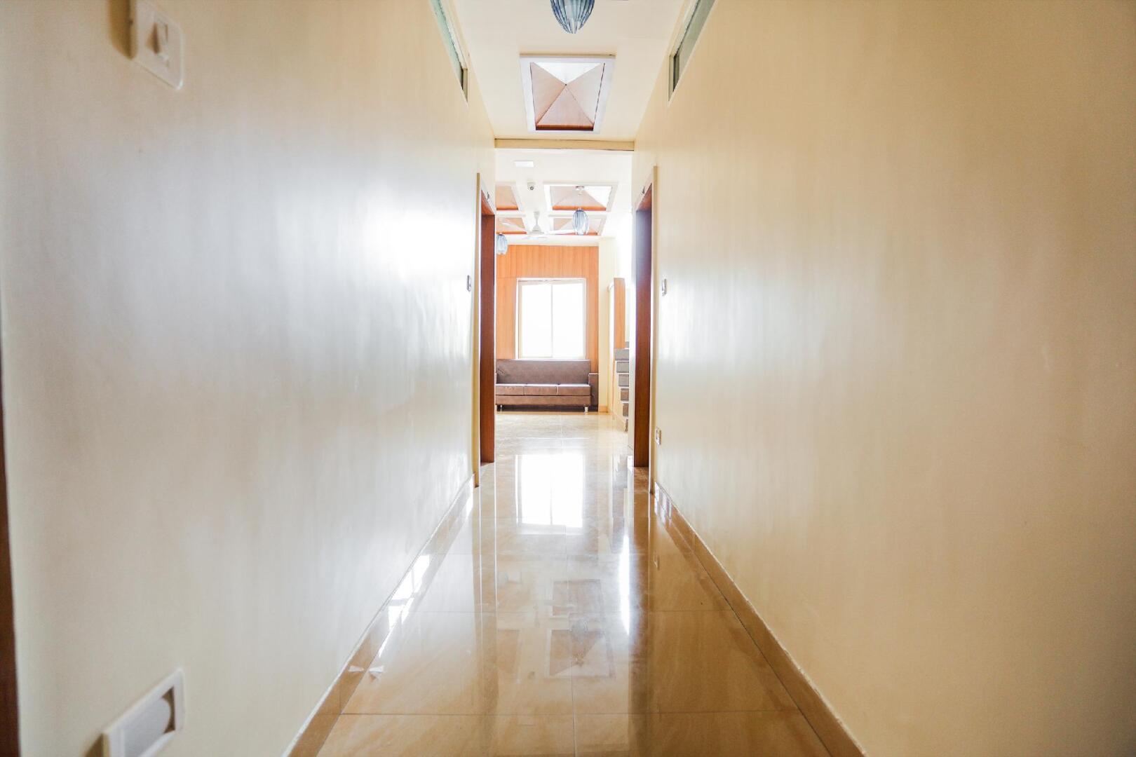 OYO 16163 Hotel Shri Hari