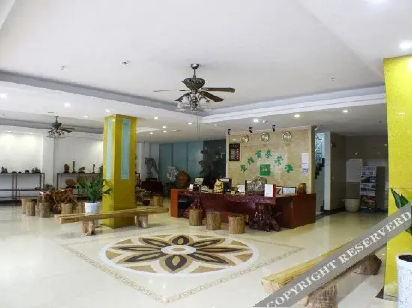 Yibai Business Hotel