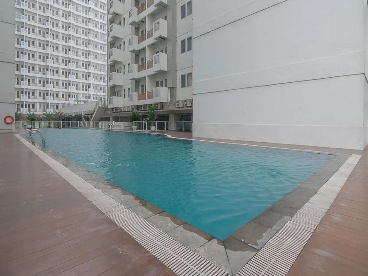 RedDoorz Apartment @ Sentul Tower